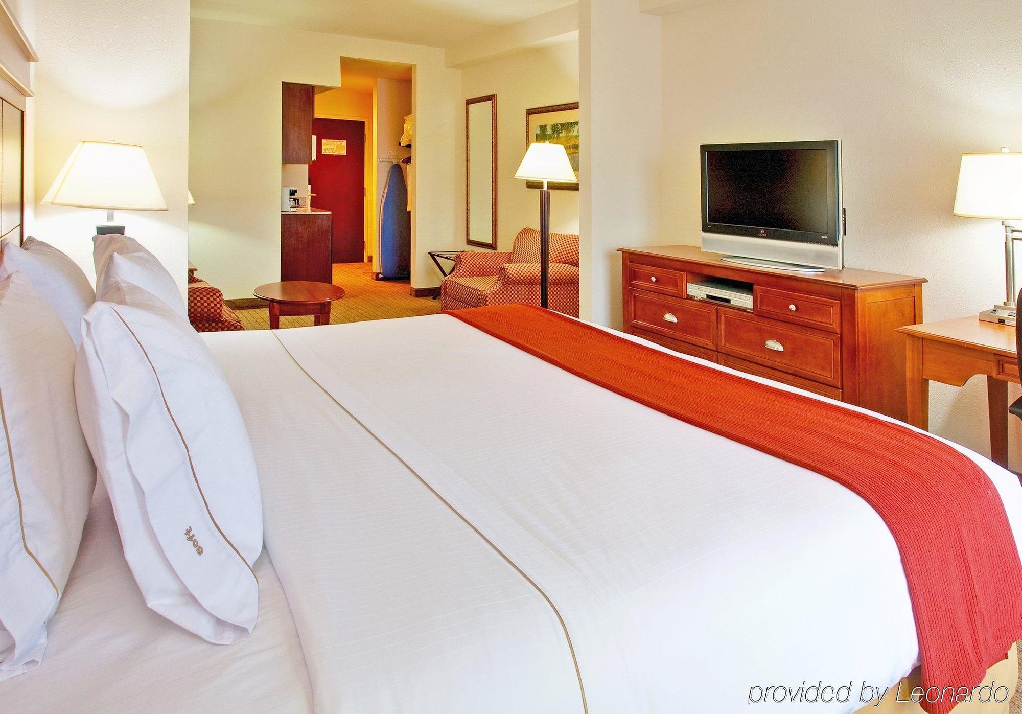 Holiday Inn Express & Suites Dyersburg By Ihg Bilik gambar